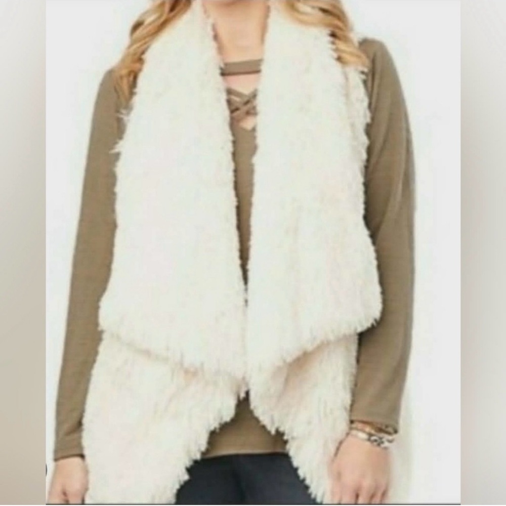 Democracy Off-White Sherpa Fleece Vest with Pockets